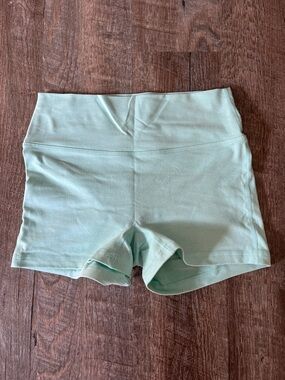 Fleo High-Waist 3” Shorts size Medium